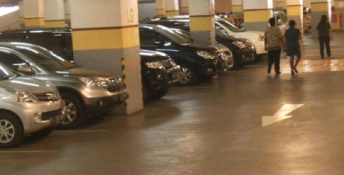 Komisi B DPRD Surabaya Minta Tarif Parkir di Pusat Perbelanjaan Direvisi Komisi B DPRD Surabaya Minta Tarif Parkir di Pusat Perbelanjaan Direvisi