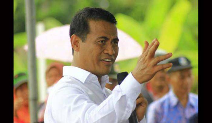 Mentan: Siapa yang Menyakiti Petani akan Berhadapan dengan Kami! Mentan: Siapa yang Menyakiti Petani akan Berhadapan dengan Kami!