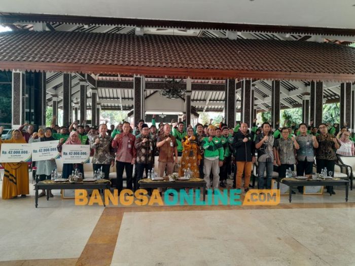 Ribuan Pekerja Rentan di Sidoarjo Terima Jaminan Sosial Ketenagakerjaan