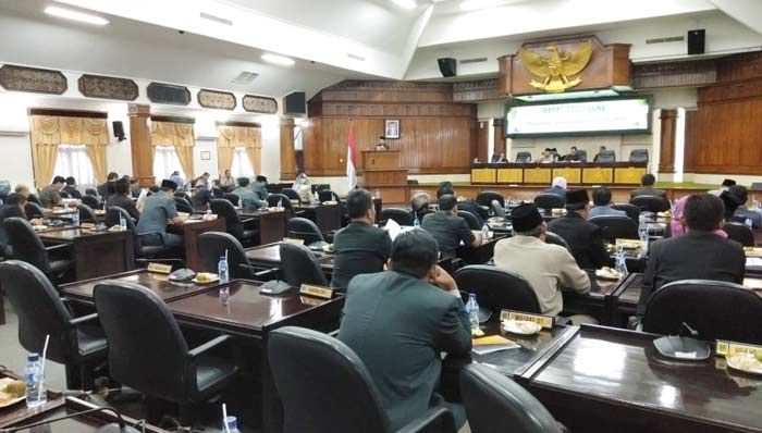 Rapat Paripurna, Bupati Tuban Sampaikan Nota Penjelasan P-APBD 2018 Rapat Paripurna, Bupati Tuban Sampaikan Nota Penjelasan P-APBD 2018
