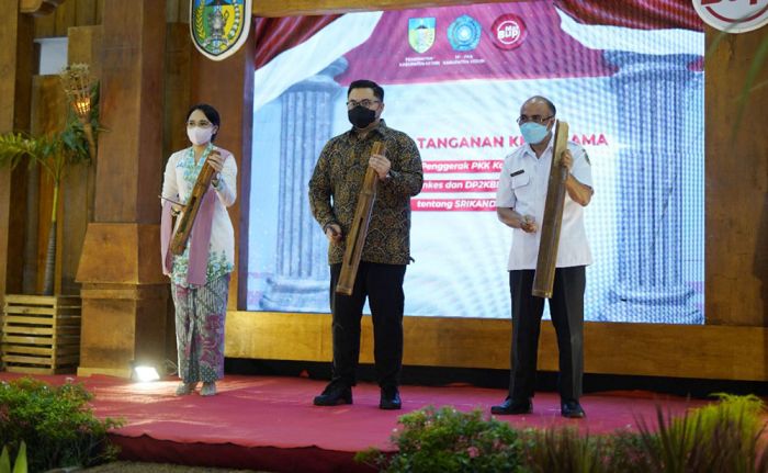 Bupati Kediri Instruksikan Srikandi Biru Tingkatkan Kesehatan Keluarga Bupati Kediri Instruksikan Srikandi Biru Tingkatkan Kesehatan Keluarga