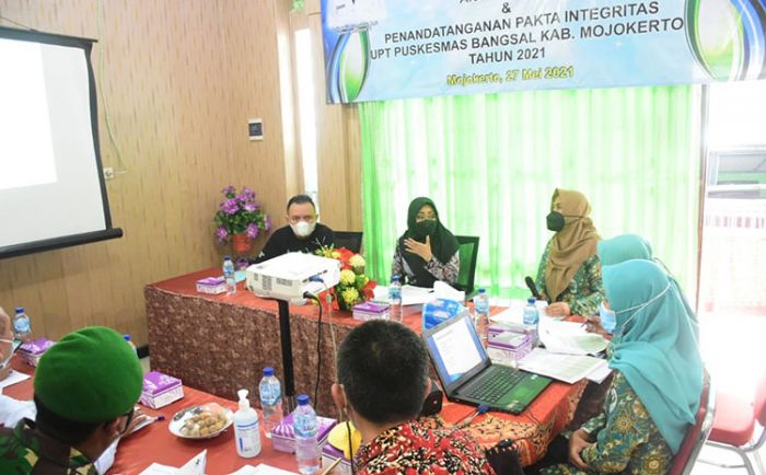 Datangi Sejumlah Puskesmas, Bupati Mojokerto Minta Surveilans Lacak Sebaran Covid-19 dengan Maksimal Datangi Sejumlah Puskesmas, Bupati Mojokerto Minta Surveilans Lacak Sebaran Covid-19 dengan Maksimal