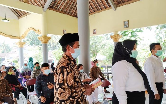 Kepala DPMD Trenggalek Sebut Pelantikan 2 Perangkat Desa Ngulan Wetan Nyeleneh Kepala DPMD Trenggalek Sebut Pelantikan 2 Perangkat Desa Ngulan Wetan Nyeleneh