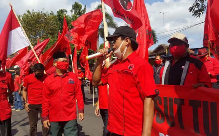 Sampaikan Aspirasi Soal Pembakaran Bendera, Massa PDIP Juga Berikan Sampaikan Aspirasi Soal Pembakaran Bendera, Massa PDIP Juga Berikan
