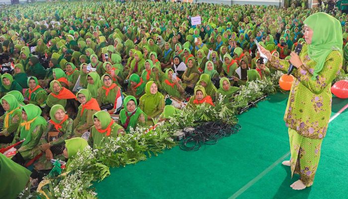 Khofifah Tegaskan Peran Ibu Jaga Ketahanan Bangsa di HUT ke-80 Muslimat NU