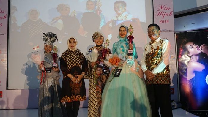 Wali Kota Mojokerto Nobatkan Miss Hijab Mojokerto 2019 Wali Kota Mojokerto Nobatkan Miss Hijab Mojokerto 2019