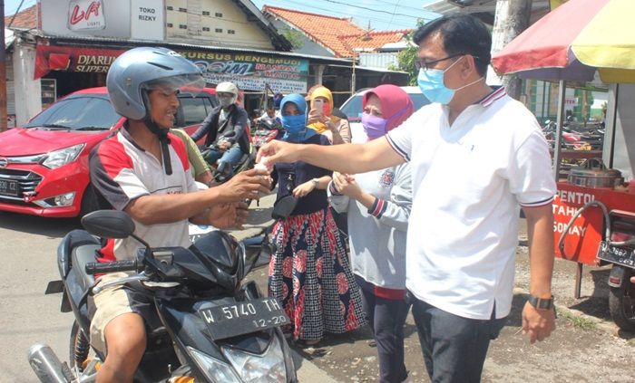 Datangi Desa dan Pasar, Forum CSR Sidoarjo Salurkan Bantuan Peduli Wabah Corona Datangi Desa dan Pasar, Forum CSR Sidoarjo Salurkan Bantuan Peduli Wabah Corona
