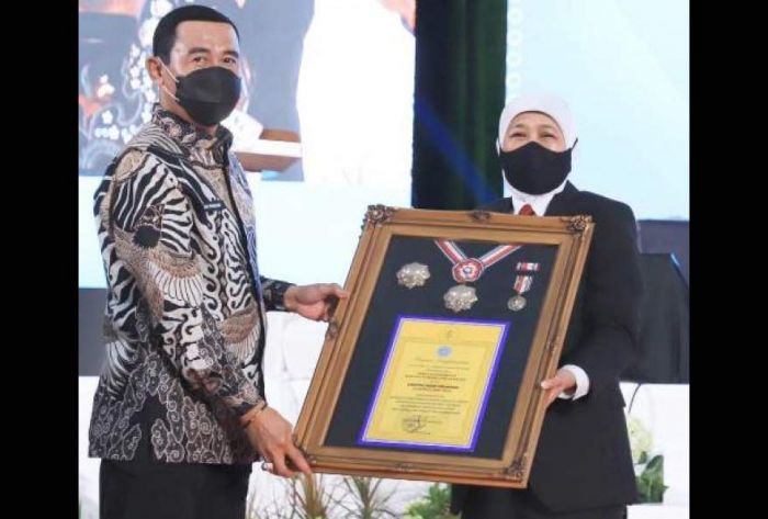 Terima Perhargaan dari IPDN, Ini Strategi Khofifah Percepat Pemulihan Ekonomi di Tengah Covid-19 Terima Perhargaan dari IPDN, Ini Strategi Khofifah Percepat Pemulihan Ekonomi di Tengah Covid-19