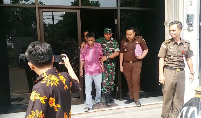 Notaris Irwan Yudhianto Tak Berkutik Dieksekusi oleh Kejari Bangkalan di Kantornya Notaris Irwan Yudhianto Tak Berkutik Dieksekusi oleh Kejari Bangkalan di Kantornya