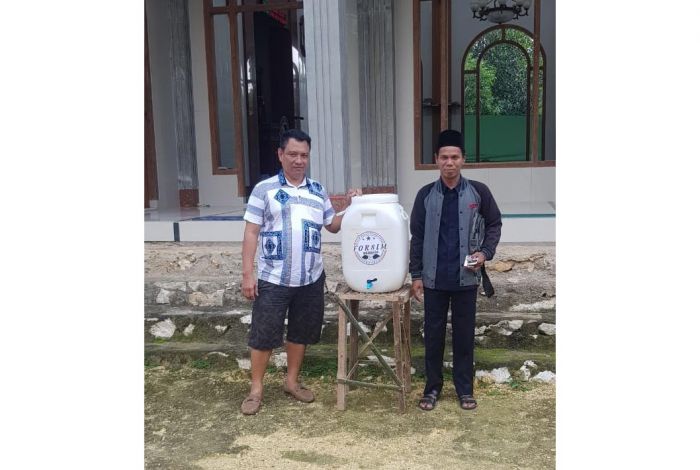 Cegah Covid-19, Forsim Bangkalan Bagikan Tempat Cuci Tangan di 30 Tempat Ibadah Cegah Covid-19, Forsim Bangkalan Bagikan Tempat Cuci Tangan di 30 Tempat Ibadah