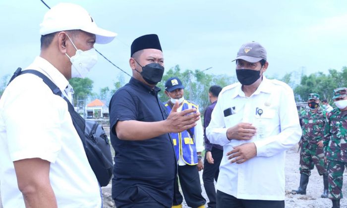 Tinjau Korban Banjir Luapan Kali Lamong, Bupati Gresik Lakukan Ini Tinjau Korban Banjir Luapan Kali Lamong, Bupati Gresik Lakukan Ini
