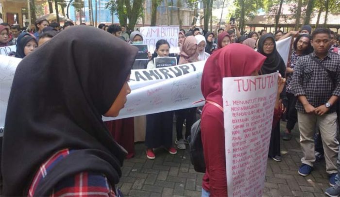Mahasiswa Unej Demo Rektorat Tuntut Kasus Pelecehan Seksual Diusut Tuntas