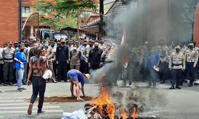 Datangi Gedung DPRD Kabupaten, PMII Kediri Kembali Gelar Aksi Tolak Omnibus Law UU Cipta Kerja