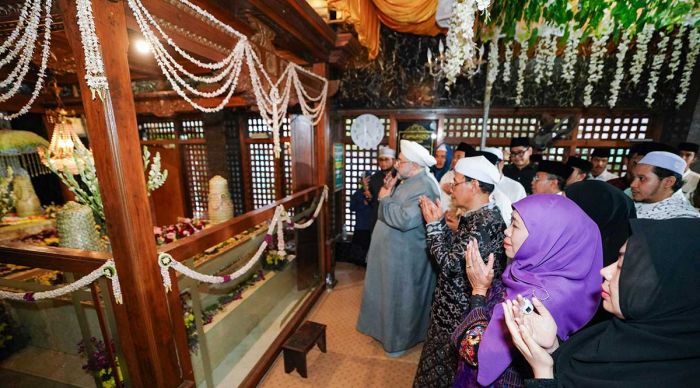 Dampingi Sheikh Afeefuddin di Ponpes Genggong, Gubernur Khofifah: Pesantren Benteng Moral Jatim