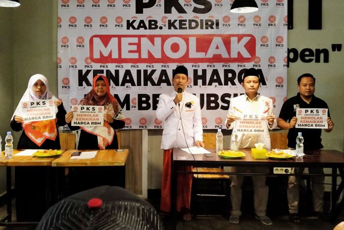 PKS Kabupaten Kediri Tolak Kenaikan Harga BBM PKS Kabupaten Kediri Tolak Kenaikan Harga BBM