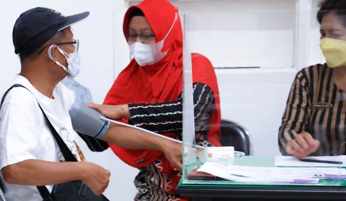 Ratusan Lansia di Kota Kediri Dapatkan Vaksin Booster Ratusan Lansia di Kota Kediri Dapatkan Vaksin Booster