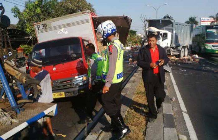 Truk Vs Truk di Lamongan, Motor jadi Korban Truk Vs Truk di Lamongan, Motor jadi Korban