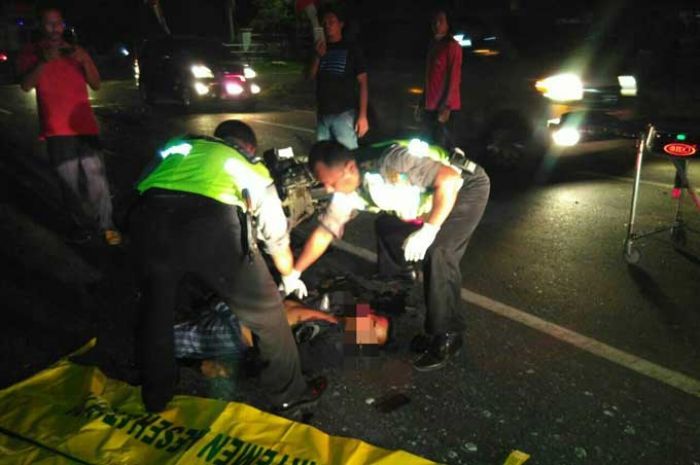 Truk vs Motor di Jalur Pantura Tuban, 1 Orang Meninggal Truk vs Motor di Jalur Pantura Tuban, 1 Orang Meninggal