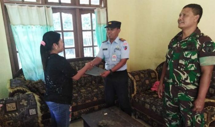 Dua Warga Pacitan yang Rumahnya Terdampak Latihan Pengeboman TNI AU Terima Bantuan