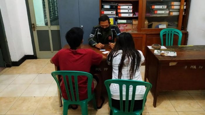 Asyik Tiduran di Rumah Kos, 3 Pasangan Bukan Suami Istri Digelandang Satpol PP Kota Kediri Asyik Tiduran di Rumah Kos, 3 Pasangan Bukan Suami Istri Digelandang Satpol PP Kota Kediri