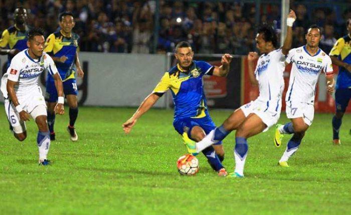 Persib Curi Poin di Kandang Persiba Persib Curi Poin di Kandang Persiba
