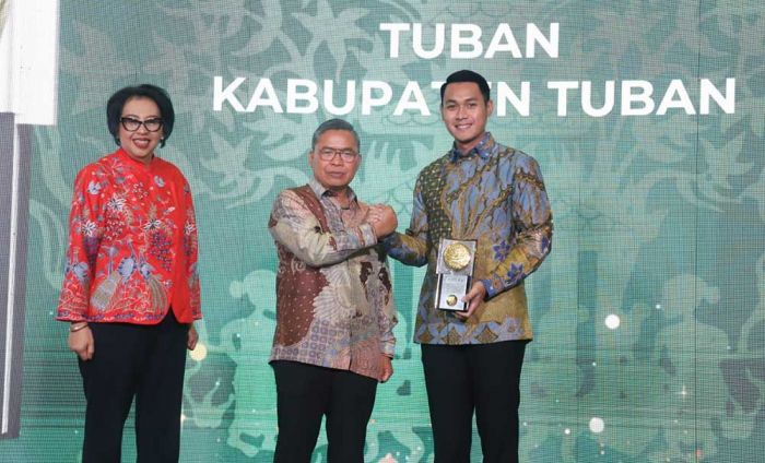 Raih Adipura, Bupati Tuban Ajak Masyarakat Tak Buang Sampah Sembarangan Raih Adipura, Bupati Tuban Ajak Masyarakat Tak Buang Sampah Sembarangan