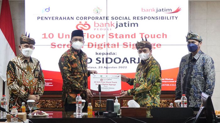 Bank Jatim Serahkan 10 unit Floor Stand Touch Screen Digital Signage ke Pemkab Sidoarjo Bank Jatim Serahkan 10 unit Floor Stand Touch Screen Digital Signage ke Pemkab Sidoarjo