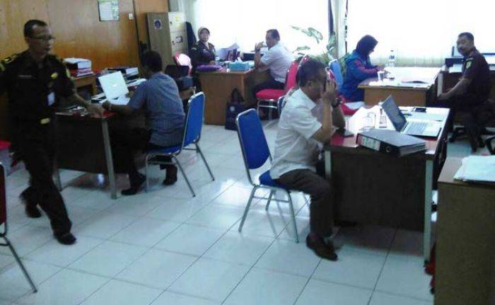 Usai Tetapkan Dirut sebagai Tersangka, Kejari Periksa 10 Pejabat PDAM Sidoarjo Usai Tetapkan Dirut sebagai Tersangka, Kejari Periksa 10 Pejabat PDAM Sidoarjo