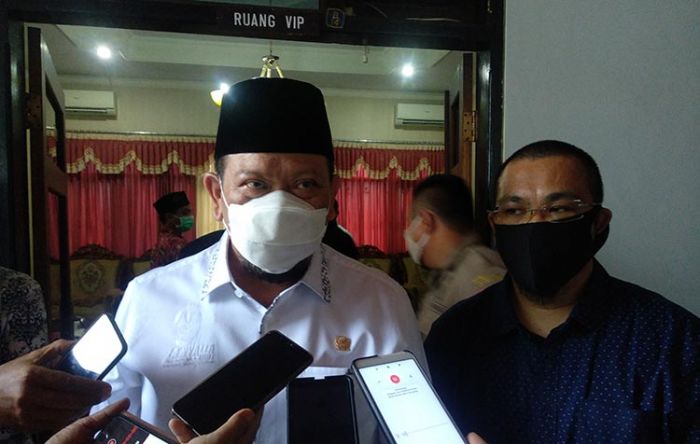 La Nyalla Datangi Gedung Dewan Jember, Pulang Bawa Berkas Hasil Hak Angket