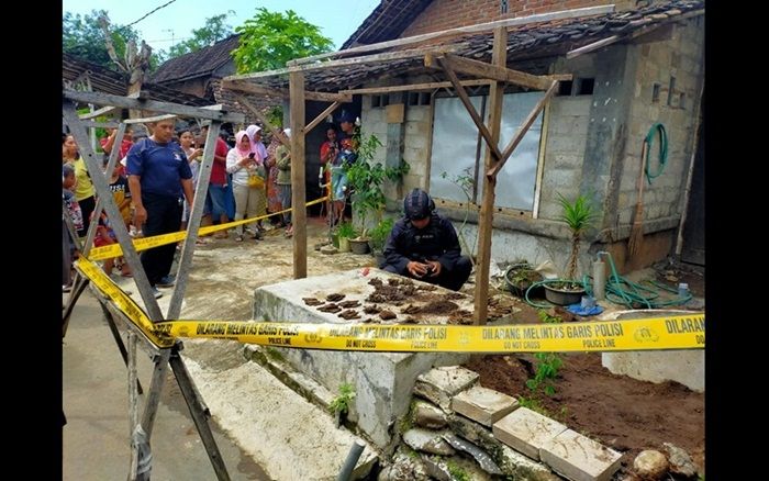 Buat Septic Tank, Warga Banyakan Kediri Temukan Ratusan Amunisi Aktif Buat Septic Tank, Warga Banyakan Kediri Temukan Ratusan Amunisi Aktif