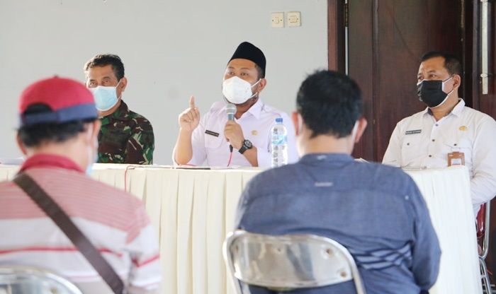 Sejumlah Ruas Jalan di Kota Gresik Disekat, Puluhan Pengemudi Ojol Wadul Bupati Sejumlah Ruas Jalan di Kota Gresik Disekat, Puluhan Pengemudi Ojol Wadul Bupati