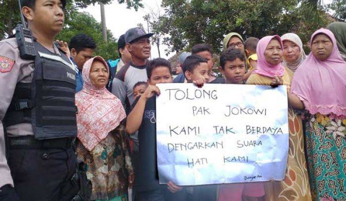 Komisi 7 DPR RI Tinjau Pengeboran di Sidoarjo, Disambut Demo Warga, Ragukan Tim Bentukan Gubernur Komisi 7 DPR RI Tinjau Pengeboran di Sidoarjo, Disambut Demo Warga, Ragukan Tim Bentukan Gubernur