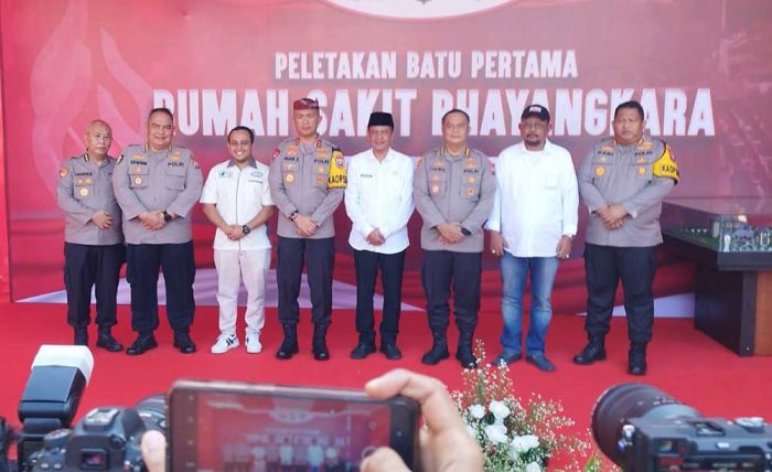 Kapolda Jatim Letakkan Batu Pertama Pembangunan RS Bhayangkara di Pamekasan Kapolda Jatim Letakkan Batu Pertama Pembangunan RS Bhayangkara di Pamekasan