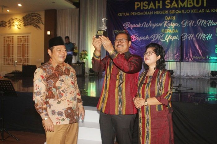 Hadiri Pisah Sambut Kepala PN Sidoarjo, Bupati Ingatkan Sinergitas Forkopimda Hadiri Pisah Sambut Kepala PN Sidoarjo, Bupati Ingatkan Sinergitas Forkopimda