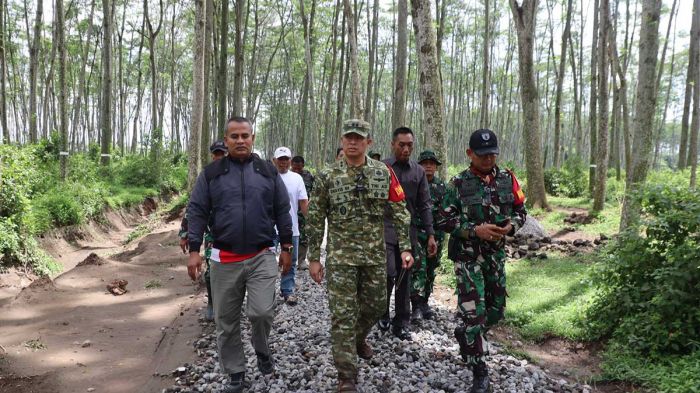 Dansatgas TMMD Kediri Tinjau Progres Pembangunan di Desa Gadungan