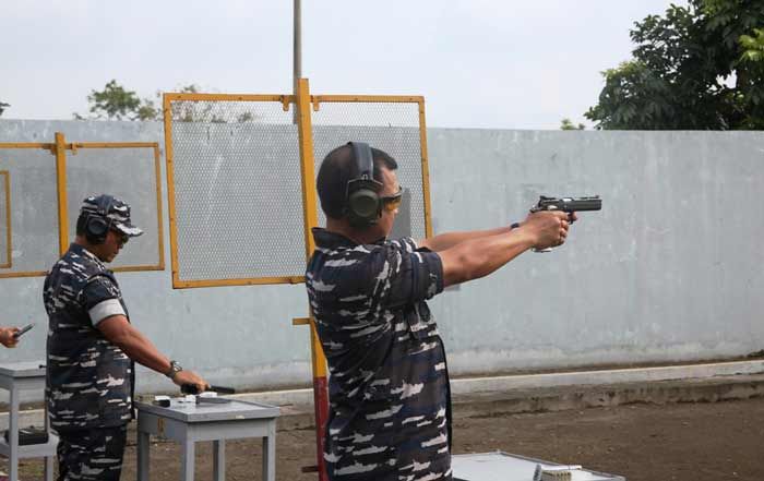 Asah Ketangkasan dan Naluri Tempur, Kasarmatim Pimpin Latihan Menembak Asah Ketangkasan dan Naluri Tempur, Kasarmatim Pimpin Latihan Menembak