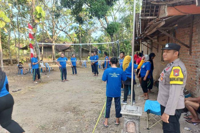 Anggota Polsek Ngrambe Ikuti Kegiatan Panti Rehabilitasi Jiwa Assyifa di Ngawi Anggota Polsek Ngrambe Ikuti Kegiatan Panti Rehabilitasi Jiwa Assyifa di Ngawi