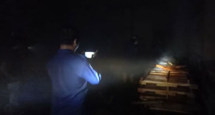 Gudang Palet Milik Warga Kediri di Sidoarjo Terbakar Gudang Palet Milik Warga Kediri di Sidoarjo Terbakar