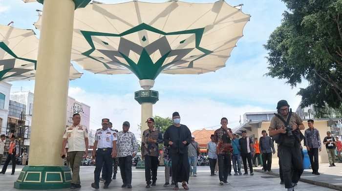 Tinjau Alun-Alun, Wali Kota Pasuruan: Jika Ada Ketidaktertiban Laporkan Tinjau Alun-Alun, Wali Kota Pasuruan: Jika Ada Ketidaktertiban Laporkan
