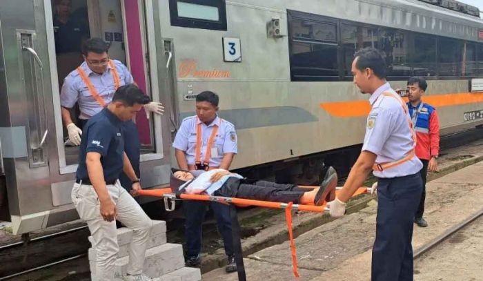 Tingkatkan Keselamatan Penumpang, KAI Daop 8 Surabaya Gelar Simulasi Tanggap Darurat Tingkatkan Keselamatan Penumpang, KAI Daop 8 Surabaya Gelar Simulasi Tanggap Darurat
