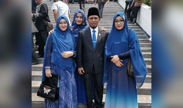 Inilah Tiga Anggota DPR yang Bawa Tiga Istri saat Dilantik Inilah Tiga Anggota DPR yang Bawa Tiga Istri saat Dilantik