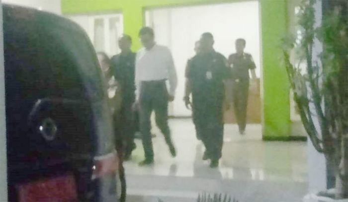 Mantan Pemilik Surabaya Sore Ditetapkan Tersangka Korupsi 7,3 Miliar oleh Kejari Trenggalek Mantan Pemilik Surabaya Sore Ditetapkan Tersangka Korupsi 7,3 Miliar oleh Kejari Trenggalek