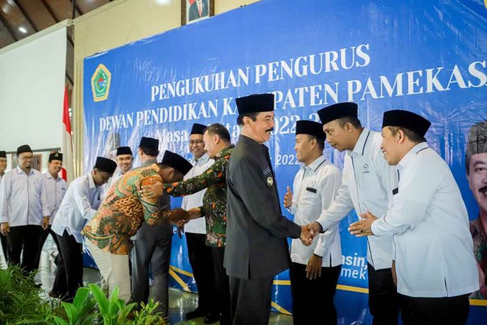 Wakil Bupati Pamekasan Kukuhkan 11 Orang Dewan Pendidikan