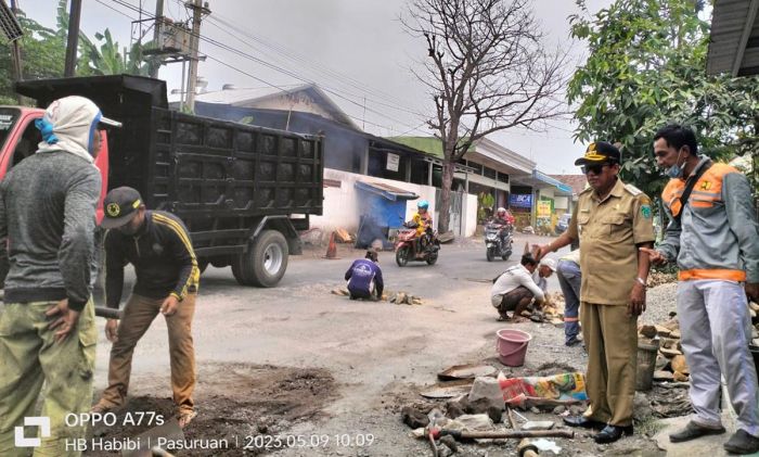 Dikeluhkan Pengendara, Jalan Talun-Gununggangsir Mulai Diperbaiki