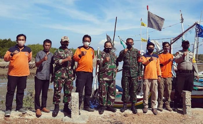 Beri Atensi Khusus Kecelakaan Laut, TNI AL Siagakan Pos Pantau Baru di Pesisir Desa Padelegan Beri Atensi Khusus Kecelakaan Laut, TNI AL Siagakan Pos Pantau Baru di Pesisir Desa Padelegan