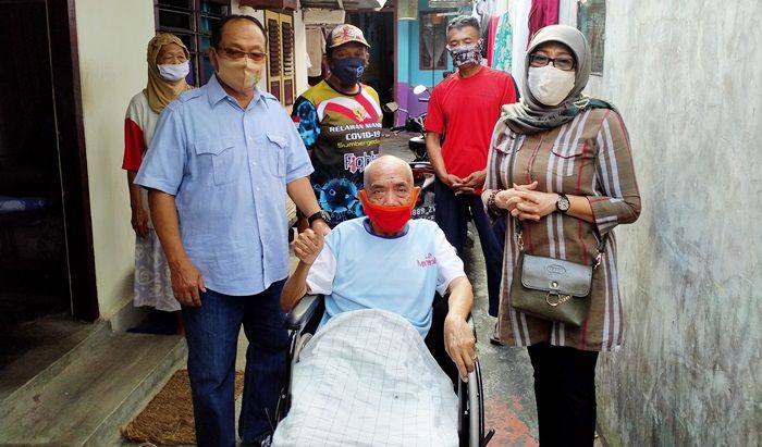 Srikandi Peduli Trenggalek Salurkan Bantuan Kursi Roda ke Keluarga Tidak Mampu Srikandi Peduli Trenggalek Salurkan Bantuan Kursi Roda ke Keluarga Tidak Mampu