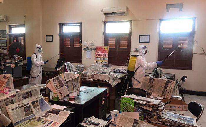 Cegah Klaster Perkantoran, BPBD Kabupaten Mojokerto Semprot SKPD Cegah Klaster Perkantoran, BPBD Kabupaten Mojokerto Semprot SKPD