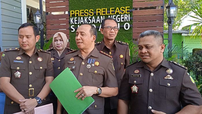 Kejaksaan Usut Dugaan Korupsi Pakaian Seragam Dinas Pemkab Sidoarjo Kejaksaan Usut Dugaan Korupsi Pakaian Seragam Dinas Pemkab Sidoarjo