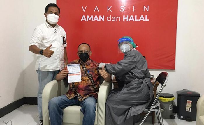 Anggota DPRD Gresik Jalani Vaksinasi Covid-19 Anggota DPRD Gresik Jalani Vaksinasi Covid-19
