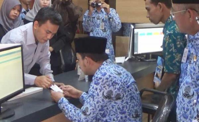 Bupati Ipong Resmikan Layanan Perizinan Online